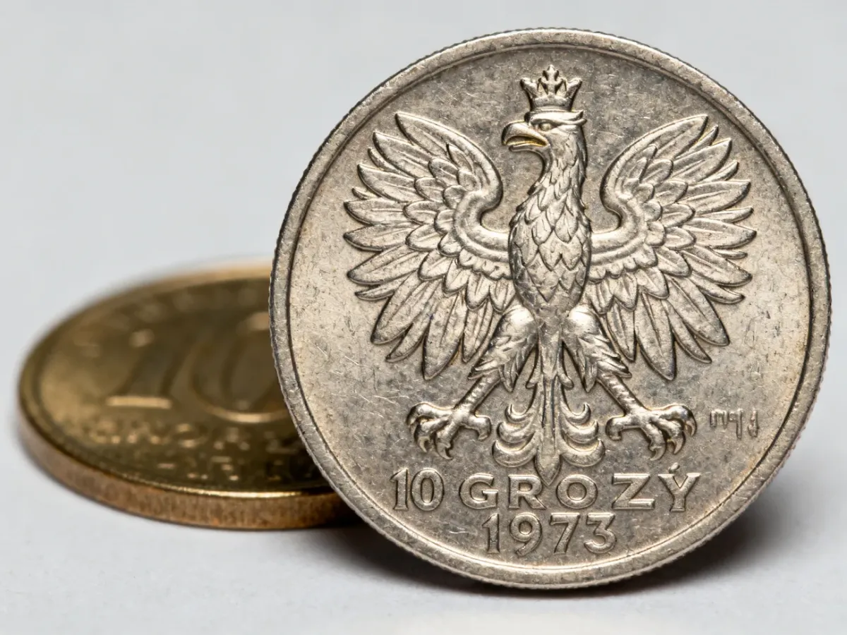 Rzadka moneta 10 groszy z 1973 roku bez znaku mennicy pod łapą orła